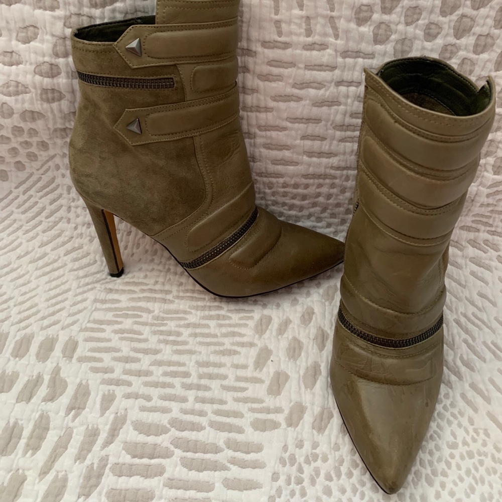 Used army green leather booties